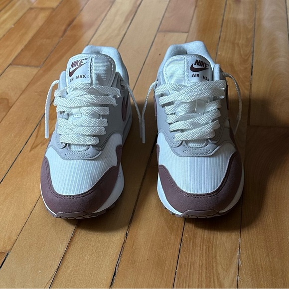 White & Brownish purple Air Max 1 worn once and come with the box FOR SALE - Picture 2 of 7